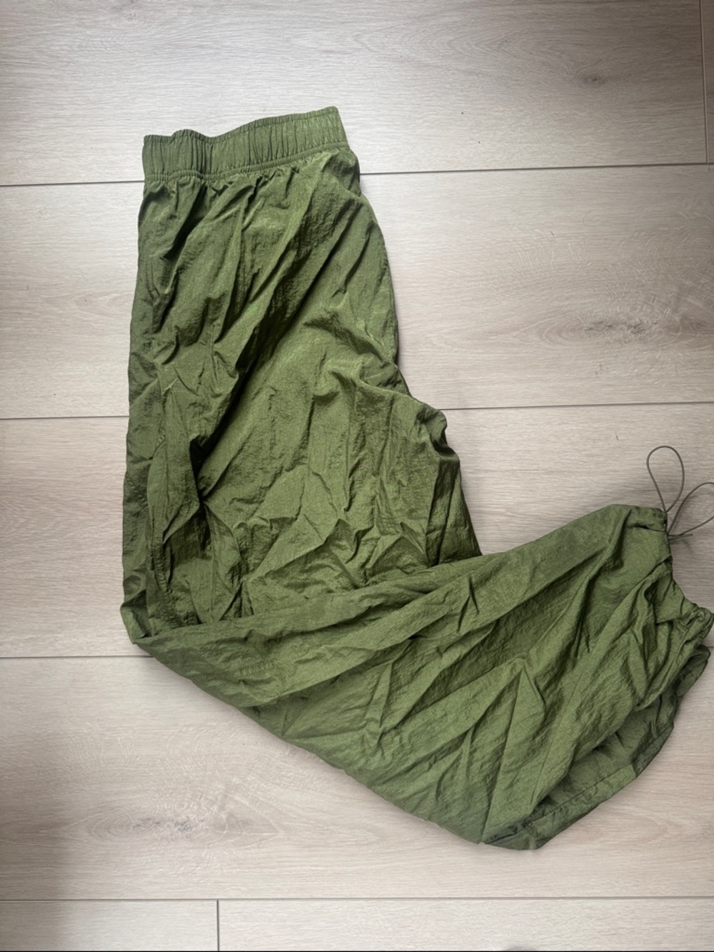 🔥Athleta Deal 🔥Olive Green Lightweight Lunar Sheen Utility Mid Rise Pant